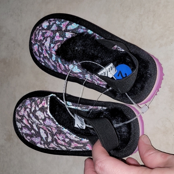 Chulis Slip-On Black Fuzzy Iridescent Butterflies Pink Heart Clog Stretchy Strap - Picture 4 of 9